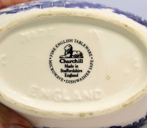 Churchill - Blue Willow - Gravy boat and saucer - Blue and white - Stunning! - Bid Now!!!