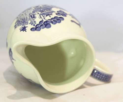 Churchill - Blue Willow - Large jug - Blue and white - Stunning! - Bid Now!!!