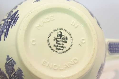 Churchill - Blue Willow - Large jug - Blue and white - Stunning! - Bid Now!!!