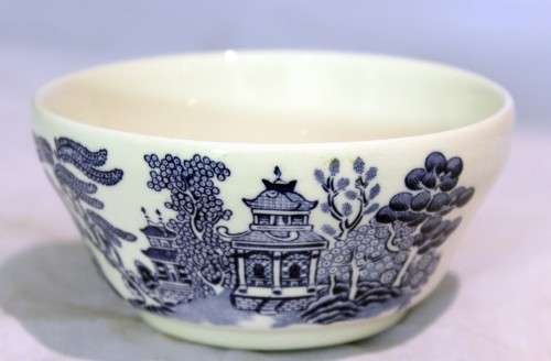 Churchill - Blue Willow - Sugar bowl - Blue and white - Stunning! - Bid Now!!!