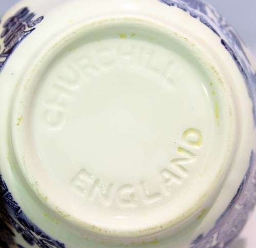 Churchill - Blue Willow - Sugar bowl - Blue and white - Stunning! - Bid Now!!!