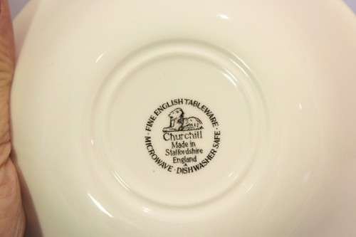 Churchill - Blue Willow - Desert bowl - Blue and white - Stunning! - Bid Now!!!