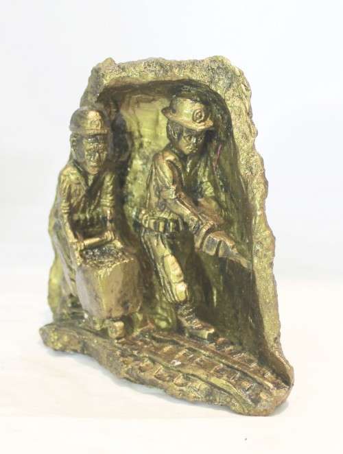 Miners drilling at the rock face - A beautiful and detailed piece! - Bid now!!