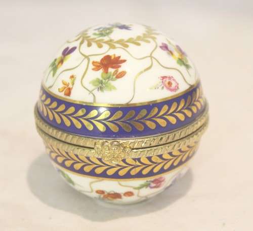 Regal - Pill box - In original box - Magnificent!! - Low price!! - Bid Now!!!