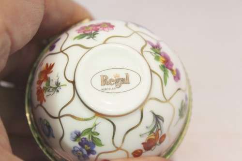 Regal - Pill box - In original box - Magnificent!! - Low price!! - Bid Now!!!