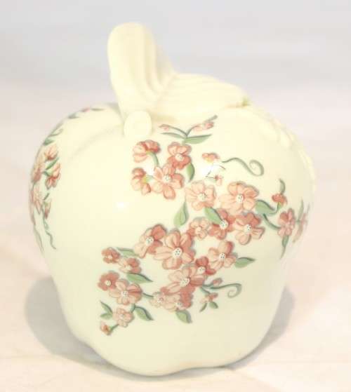 Elizabeth Arden - Southern heirlooms - Powder shaker with leaf pattern - Beautiful!!! - Bid Now!!!