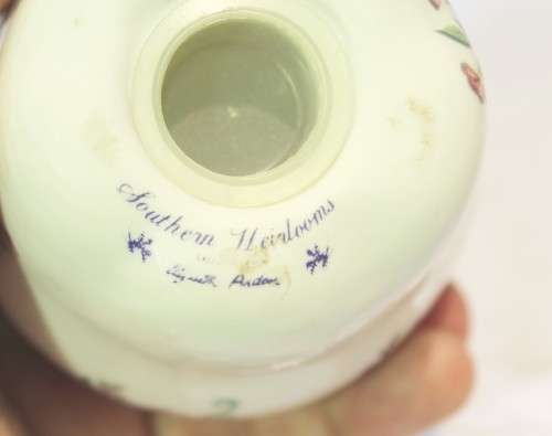 Elizabeth Arden - Southern heirlooms - Powder shaker with leaf pattern - Beautiful!!! - Bid Now!!!