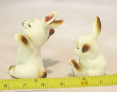 Pair of yawning rabbits - Beautiful! - Low price!! - Bid Now!!