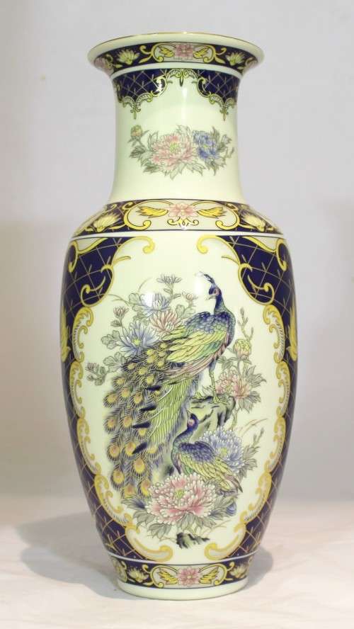 Vase with peacock motif - Stunning! - Bid Now!!!
