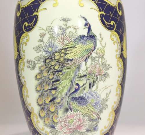 Vase with peacock motif - Stunning! - Bid Now!!!