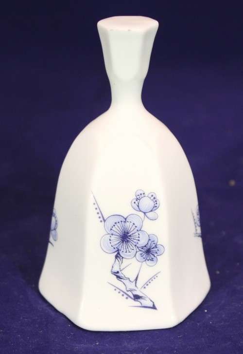 Blue and white bell - Very delicate - A magnificent piece! - Bid Now!!!