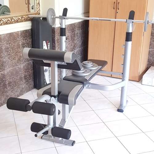Bench press with weights - Very good condition - Act fast and bid now!!