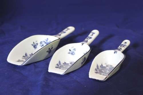 Delft - Oude Molen Fabriek - Graduated sugar scoops - Beautiful! - Bid Now!!!