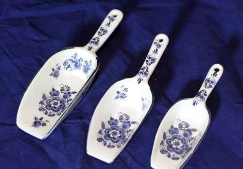 Delft - Oude Molen Fabriek - Graduated sugar scoops - Beautiful! - Bid Now!!!