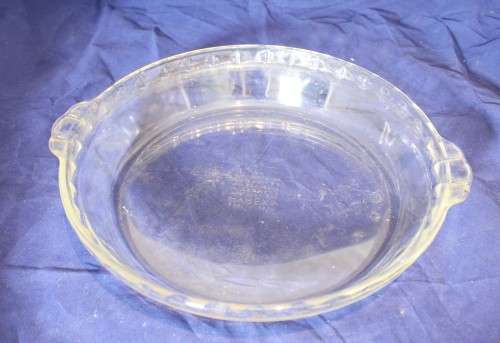 Pyrex - Pie dish - Lovely! - Bid Now!!!