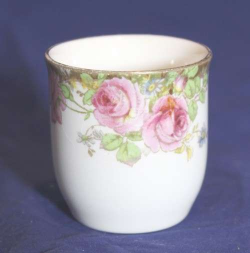 Royal Doulton - English Rose D6071 (Australia) - Egg cup - Beautiful!! - Low price! - Bid now!!