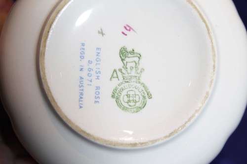 Royal Doulton - English Rose D6071 (Australia) - Sugar bowl - Beautiful!! - Low price! - Bid now!!