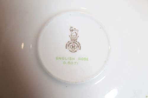 Royal Doulton - English Rose D6071 (Australia) - Saucer - Beautiful!! - Low price! - Bid now!!