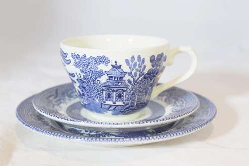 Churchill - Blue Willow - Trio - Blue and white - Stunning! - Bid Now!!!