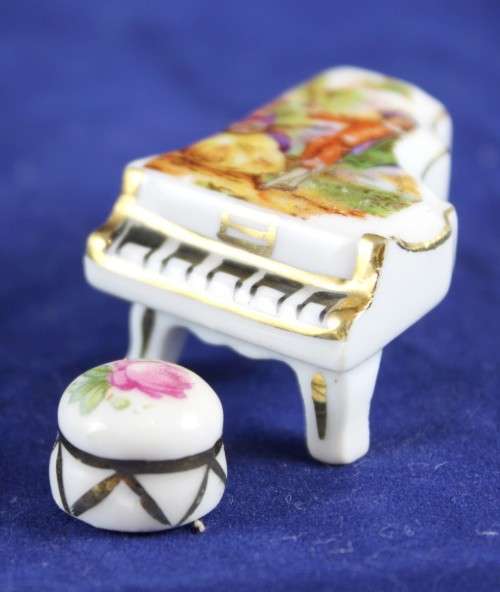 Limoges - Piano and stool - Victorian musicians - Beautiful!! - Low price!! Bid now!!