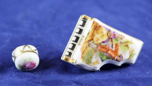 Limoges - Piano and stool - Victorian musicians - Beautiful!! - Low price!! Bid now!!