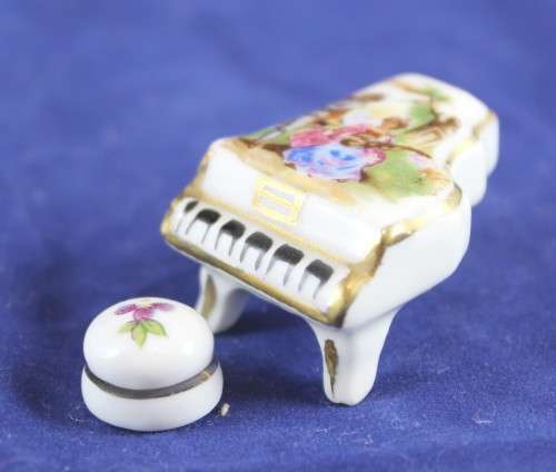 Limoges - Piano and stool - Victorian couple with woman playing music - Beautiful!! Bid now!!