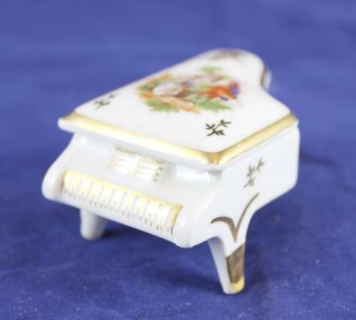 Limoges - Piano trinket holder - Victorian courting couple - Stunning!! Bid now!!
