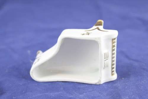 Limoges - Piano trinket holder - Victorian courting couple - Stunning!! Bid now!!