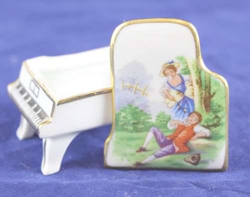 Limoges - Piano trinket holder - Victorian couple at a picnic - Stunning!! Bid now!!