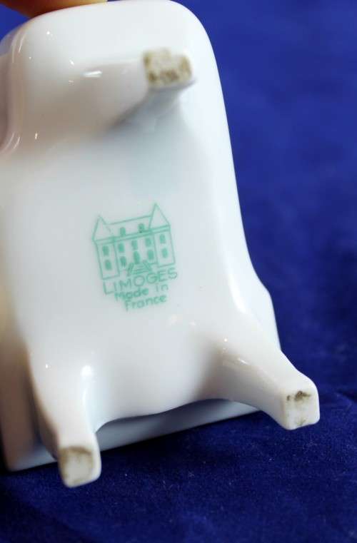 Limoges - Piano trinket holder - Victorian couple at a picnic - Stunning!! Bid now!!