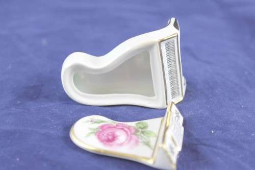 Limoges - Piano trinket holder - Rose motif - Stunning!! Bid now!!