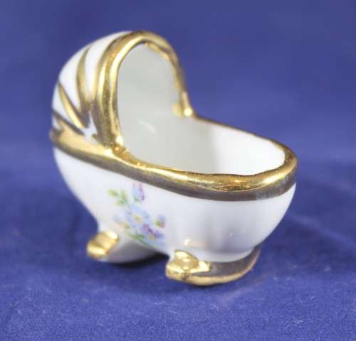 Limoges - Miniature baby cot - Stunning piece!! - Low price!! - Bid now!!