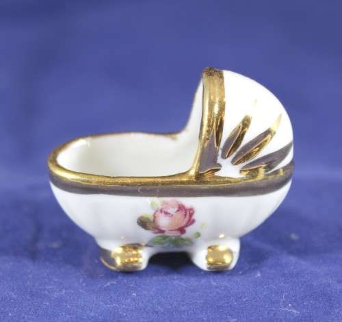 Limoges - Miniature baby cot - Stunning piece!! - Low price!! - Bid now!!