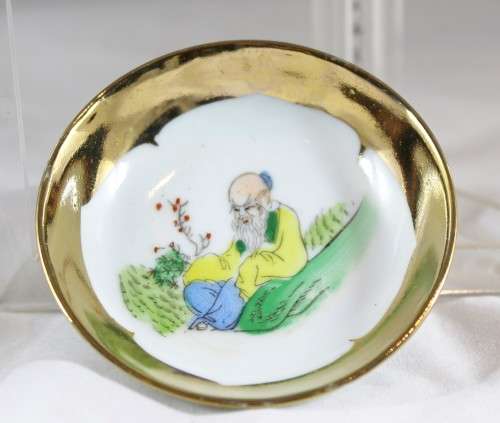 Macau pin dish - Old man in yellow - Hand painted - A beauty! - Act fast! - Bid Now!!!