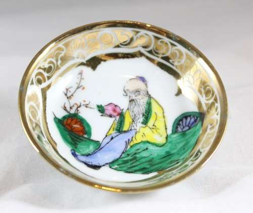 Macau pin dish - Old man in yellow & ornate rim - Hand painted - A beauty! - Act fast! - Bid Now!!!