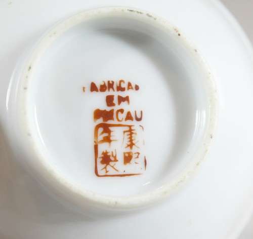 Macau pin dish - Old man in yellow & ornate rim - Hand painted - A beauty! - Act fast! - Bid Now!!!