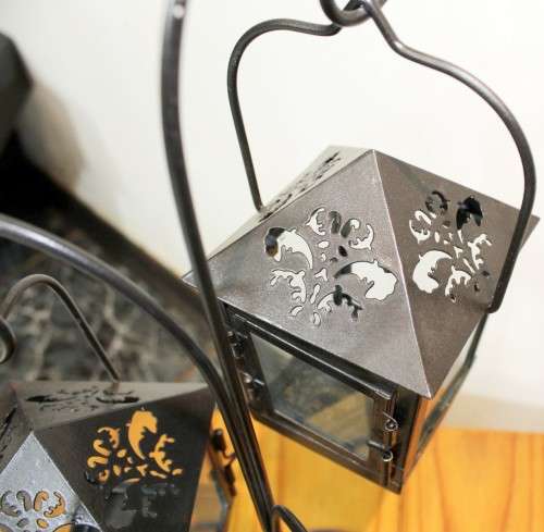 Three small lanterns on a stand - A stunning display! - Act fast! - Bid Now!!!