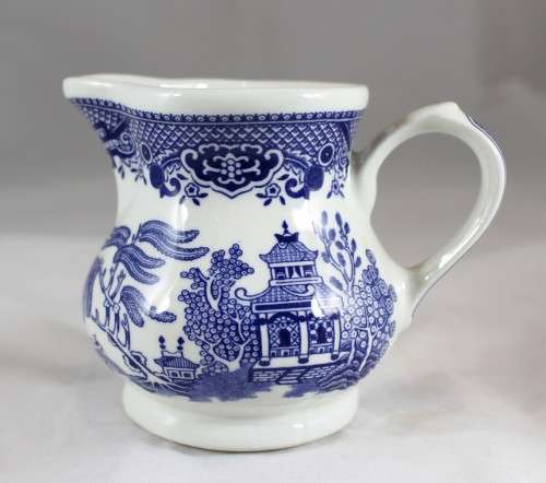 Churchill - Blue Willow - milk jug - Blue and white - Stunning! - Bid Now!!!