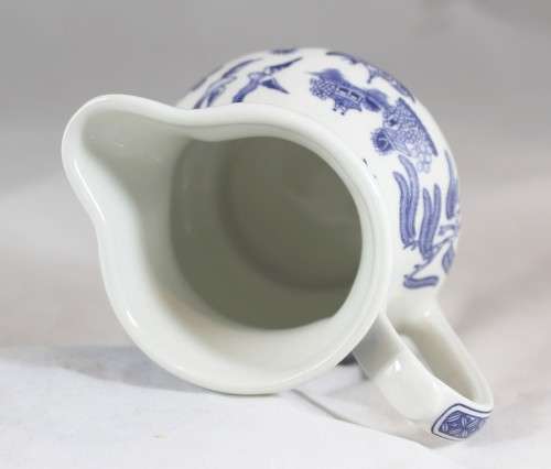 Churchill - Blue Willow - milk jug - Blue and white - Stunning! - Bid Now!!!