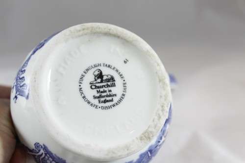 Churchill - Blue Willow - milk jug - Blue and white - Stunning! - Bid Now!!!