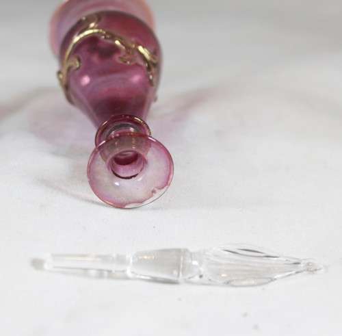 Perfume bottle - Delicate and beautiful! - Purple glass - Bid Now!!!