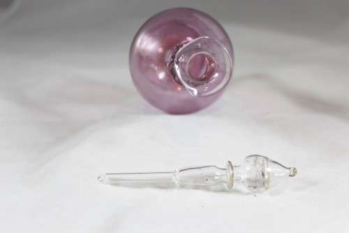 Perfume bottle - Delicate and beautiful! - Purple glass - Bid Now!!!