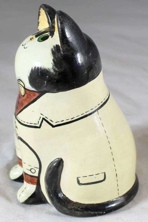 Seated Cat Looking Up - Adorable!! - Bid Now!