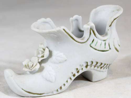 White Boot with Flowers - Gorgeous!! - Bid Now!