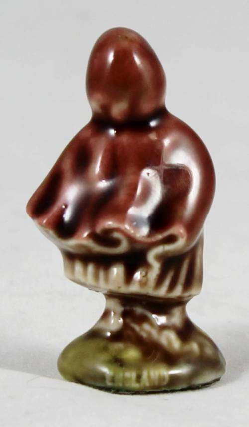 Wade England - Tea Figurine - Miniature Red Riding Hood - Bid Now!!!