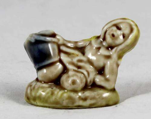 Wade England - Tea Figurine - Miniature Girl with a Bucket - Bid Now!!!