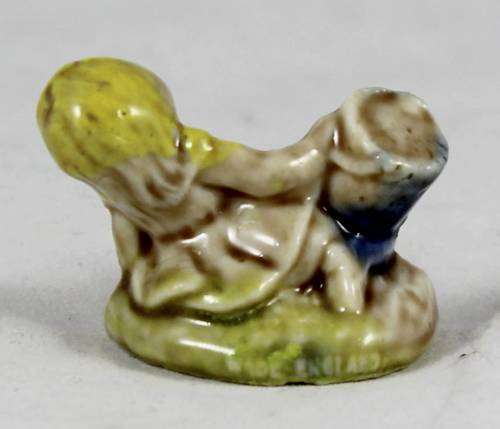 Wade England - Tea Figurine - Miniature Girl with a Bucket - Bid Now!!!