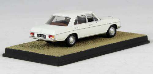 A stunning James Bond Mercedes-Benz 220 from "The man with the golden gun"!!  Bid now!!