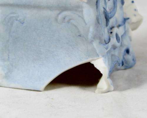 Goldilocks on a Chair - Figurine - Bid Now!!!