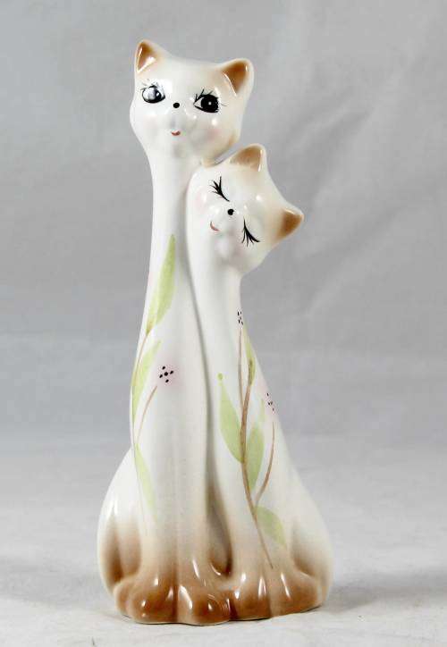 Smooching Cats - Figurine - Bid Now!!!